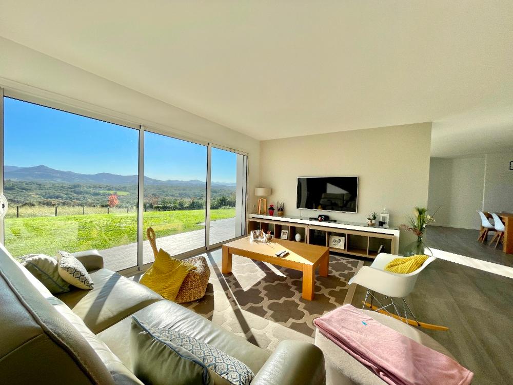 Magnifique villa T7 de plain-pied, double garage, vue sur les montagnes
