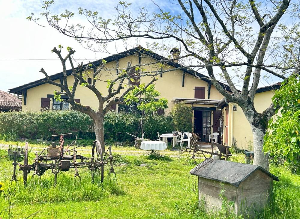 Maison 4 pièces de 150 m² et 3,6 hectares de terrain.