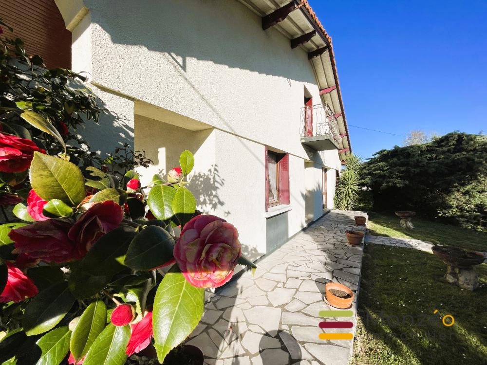 Maison de 115 m² sur terrain de 1698 m² avec 2 garages